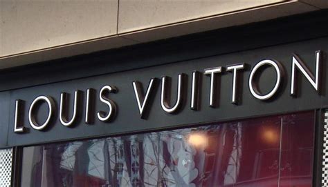 louis vuitton manchester opening times.